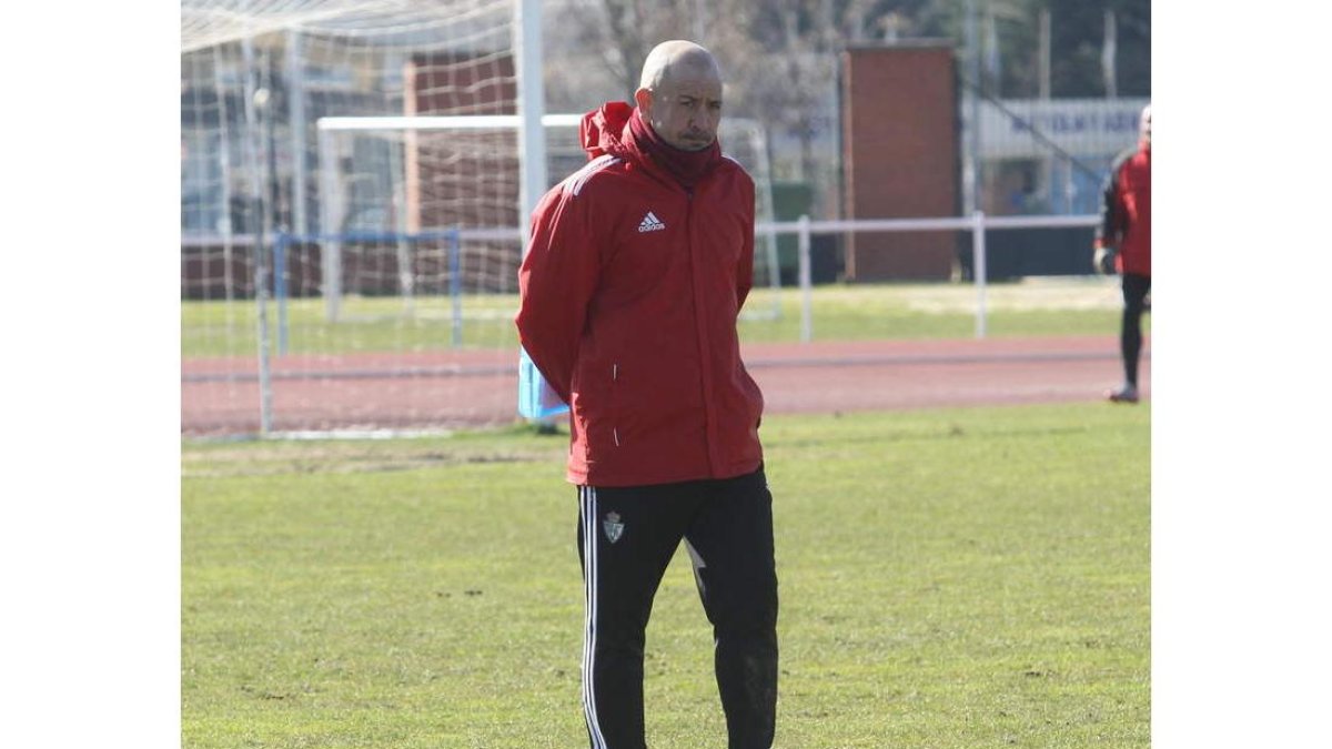 Claudio Barragán tiene ante sí el reto de consolidar a la Deportiva en Segunda División.