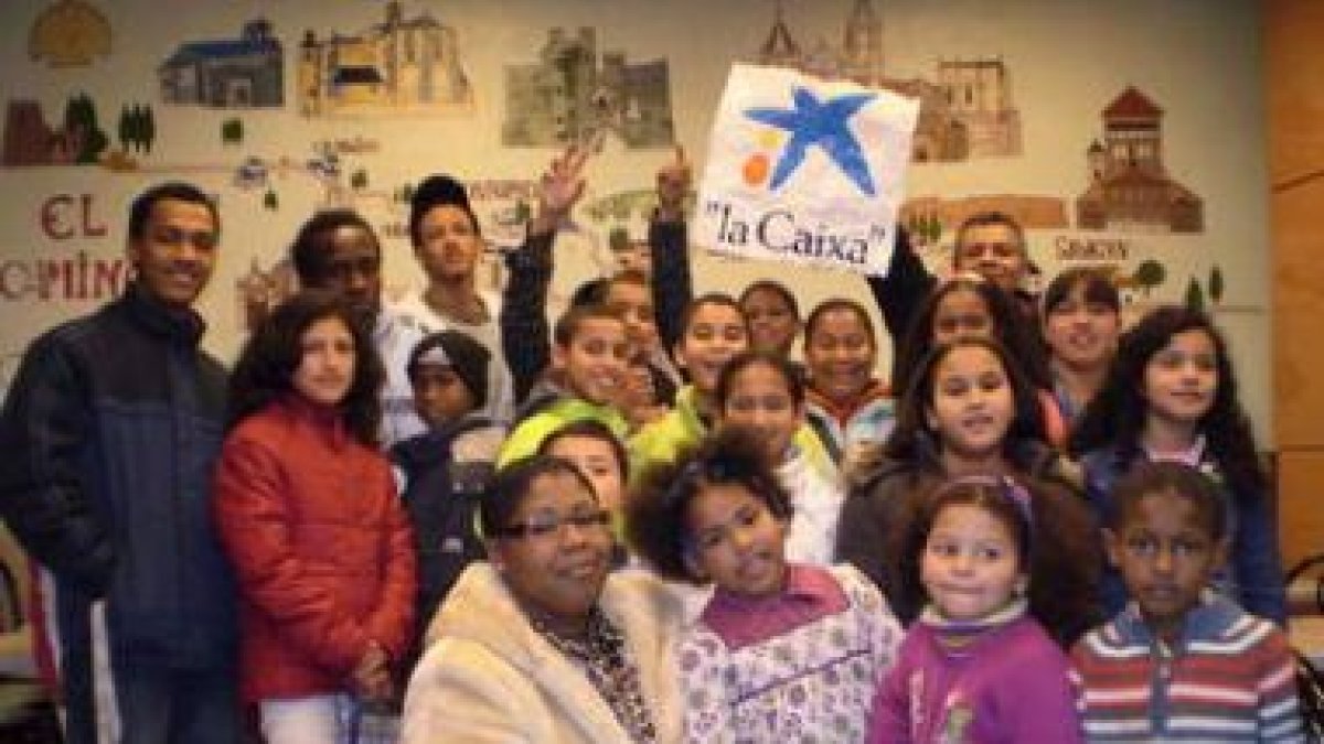 Niños y jóvenes de otros países se dieron cita en la víspera de Reyes para merendar juntos