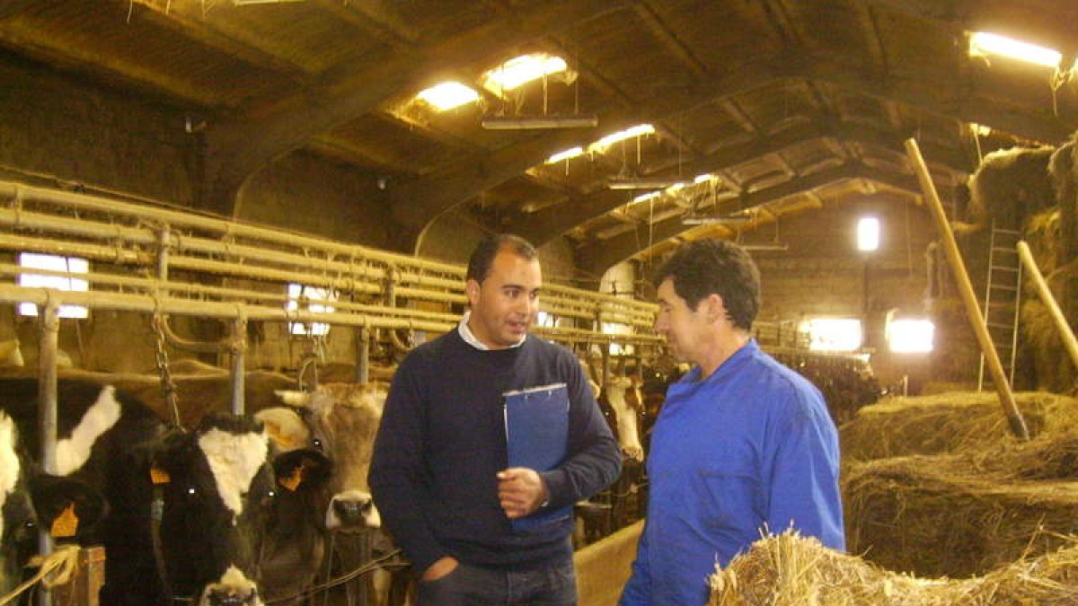 Jacobo Alonso en una explotación ganadera.