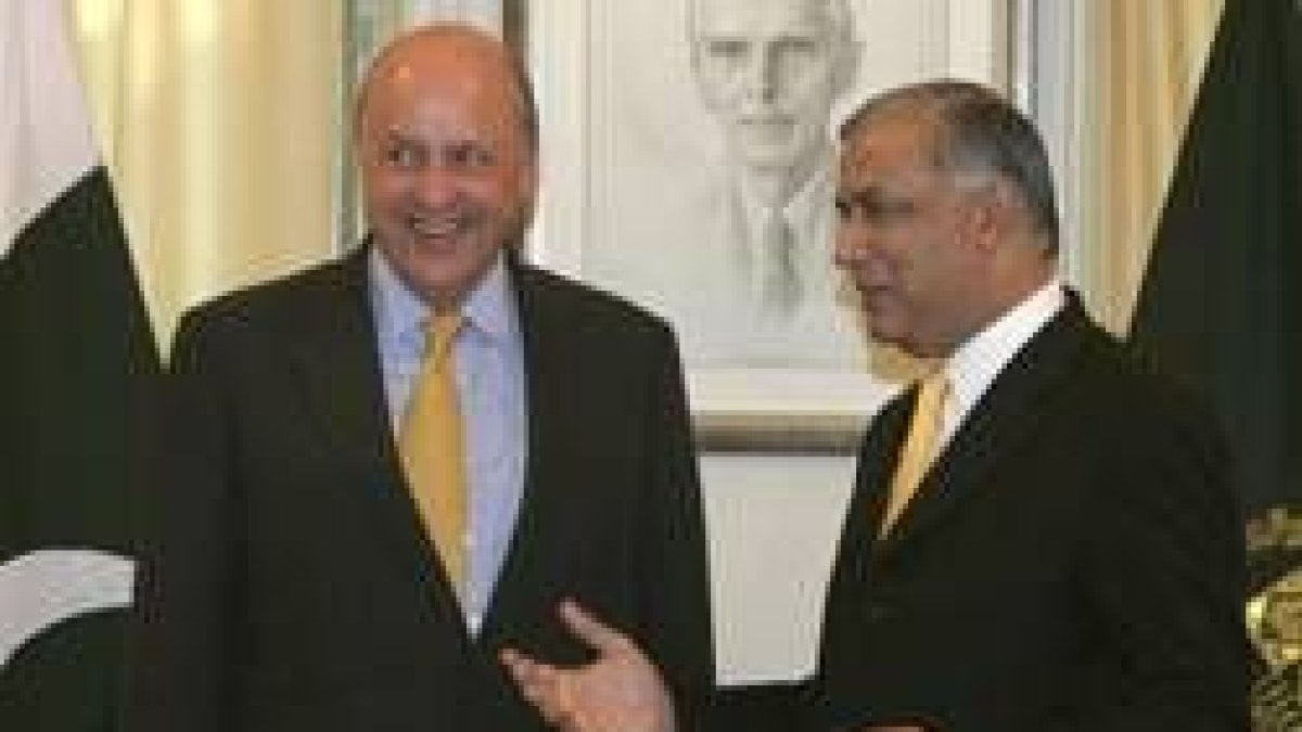 John Negroponte y Musharraf durante su reunión en Pakistán