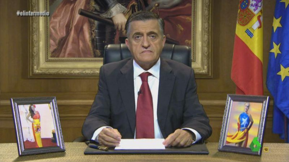 El Gran Wyoming, imitando al Rey en El intermedio.