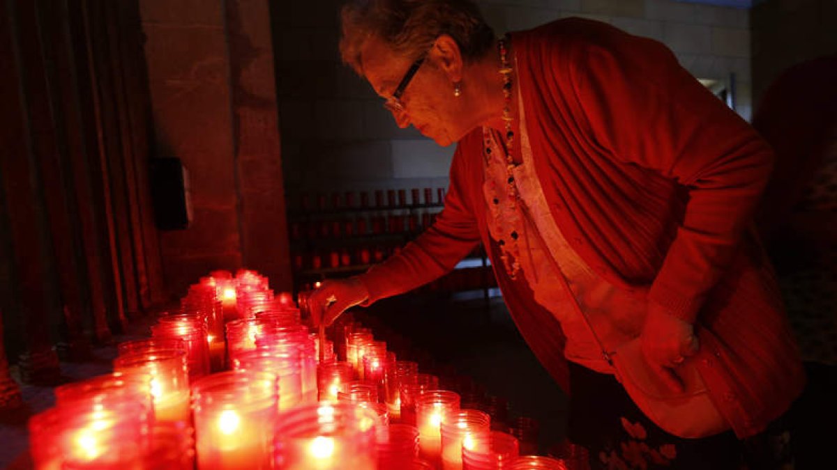 En el interior del templo los creyentes presenciaron la homilía en honor a la Virgen.
