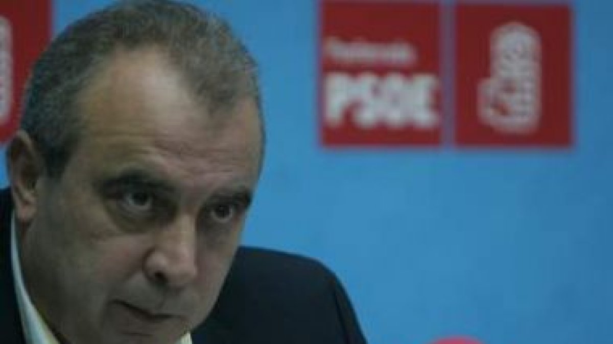 Giménez, ayer en la sede del PSOE de Ponferrada.