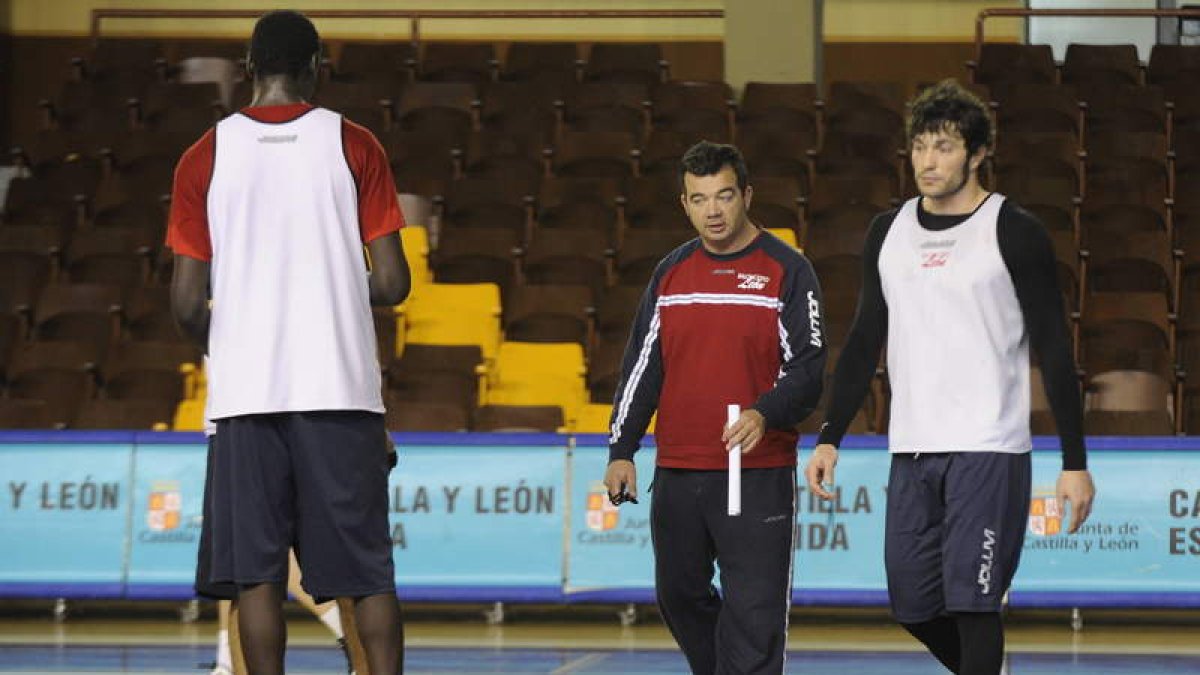 Mario será uno de los tres ‘sénior’ que jueguen ante Angola.