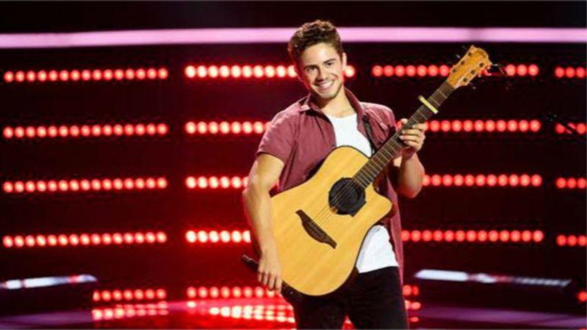 Oskar Proy durante su presentación en The Voice Australia.