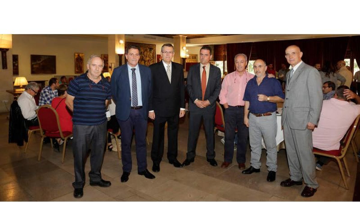 La asociación de apicultores reconoció el apoyo de la Junta a la actividad y el trabajo de sus anteriores directivos. SECUNDINO PÉREZ