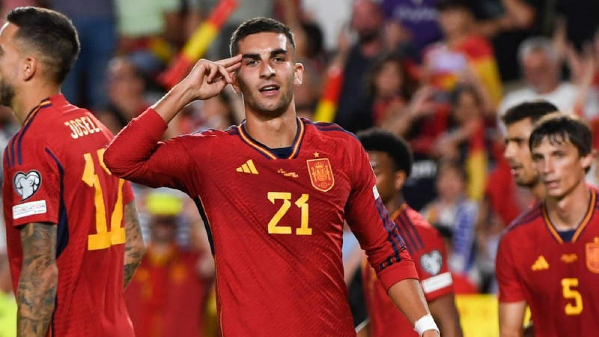 Ferran Torres volvió a erigirse en goleador con España al anotar dos goles ante Chipre. MOLINA