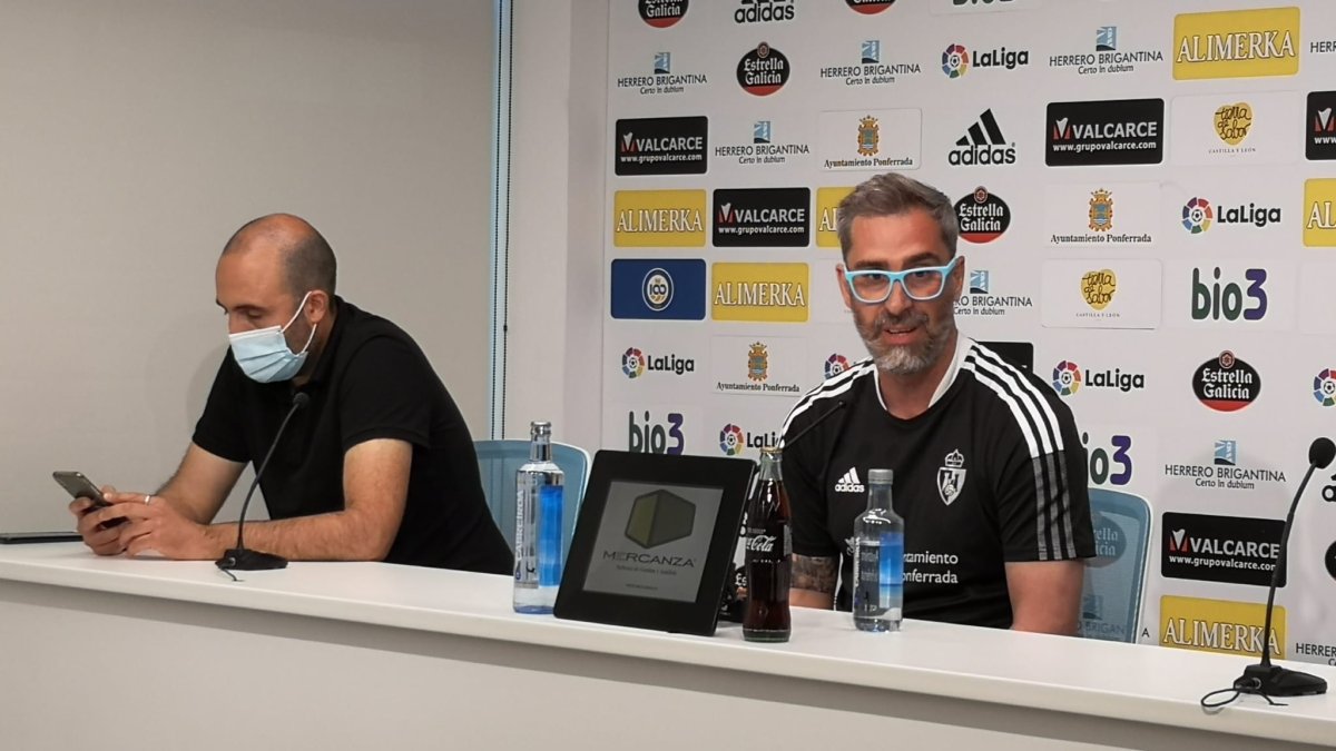 El entrenador de la Deportiva, Jon Pérez Bolo. L. DE LA MATA