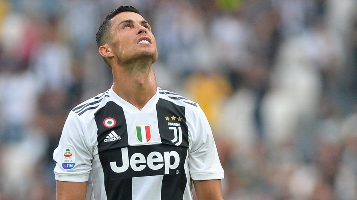 Cristiano Ronaldo se lamenta de una ocasión fallada. /