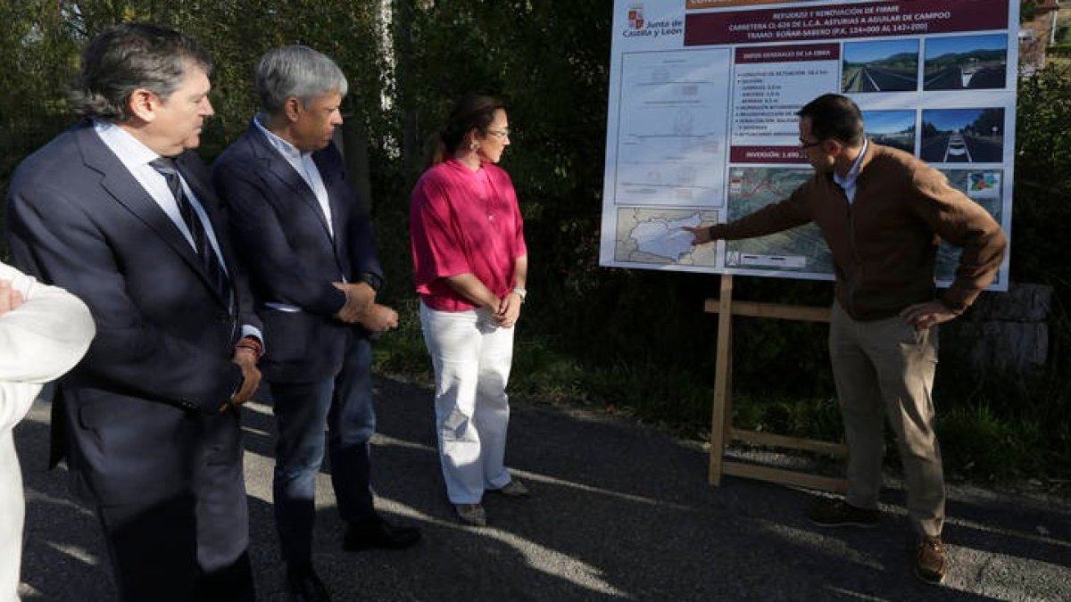 Visita de la consejera de Movilidad a la CL-626 en el tramo Sabero-Boñar. FERNANDO OTERO