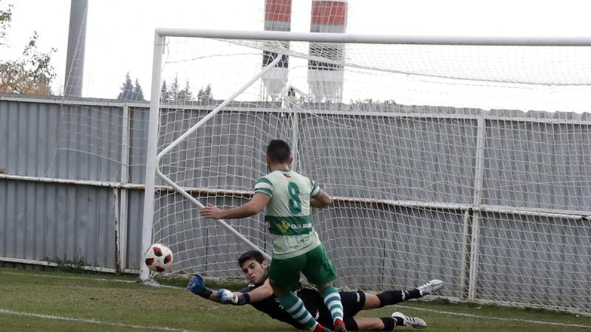 Partido entre La Virgen y el Atlético Tordesillas.