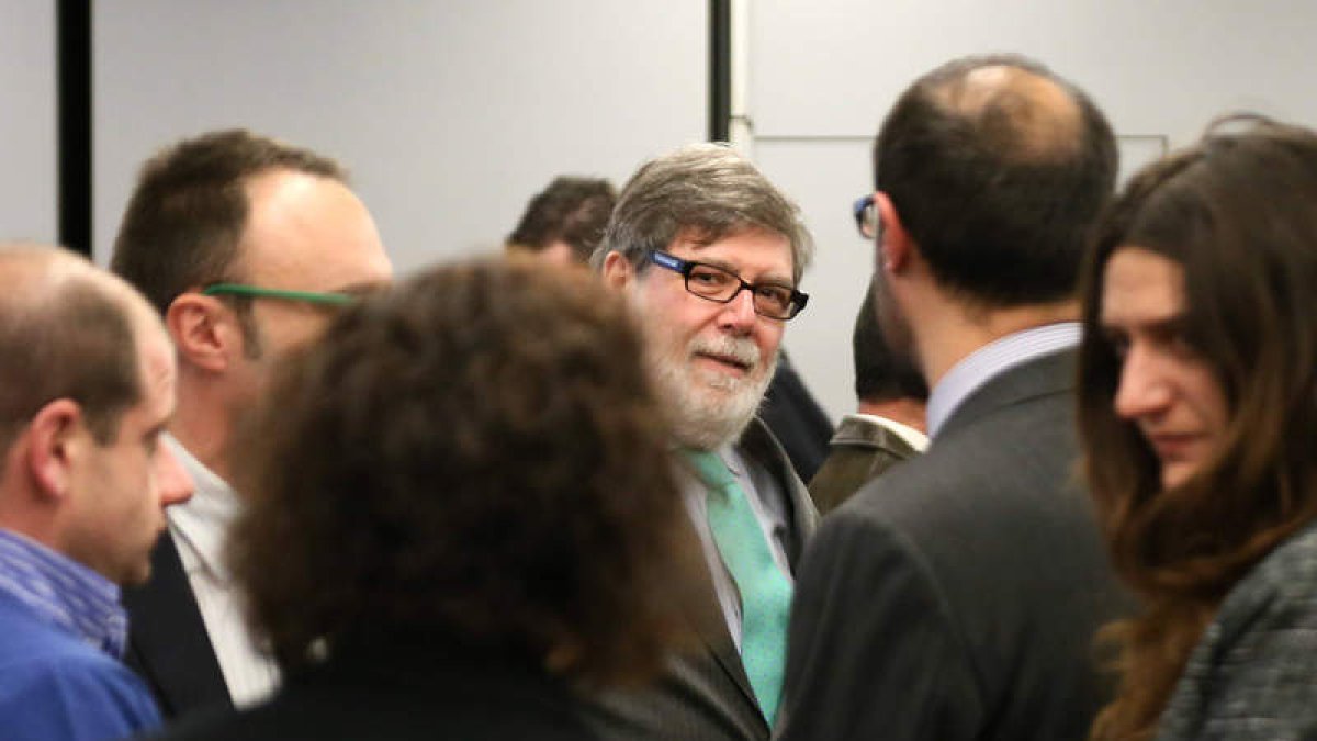 El presidente de Cecale, Santiago Aparicio, llega a la Asamblea General Extraordinaria.