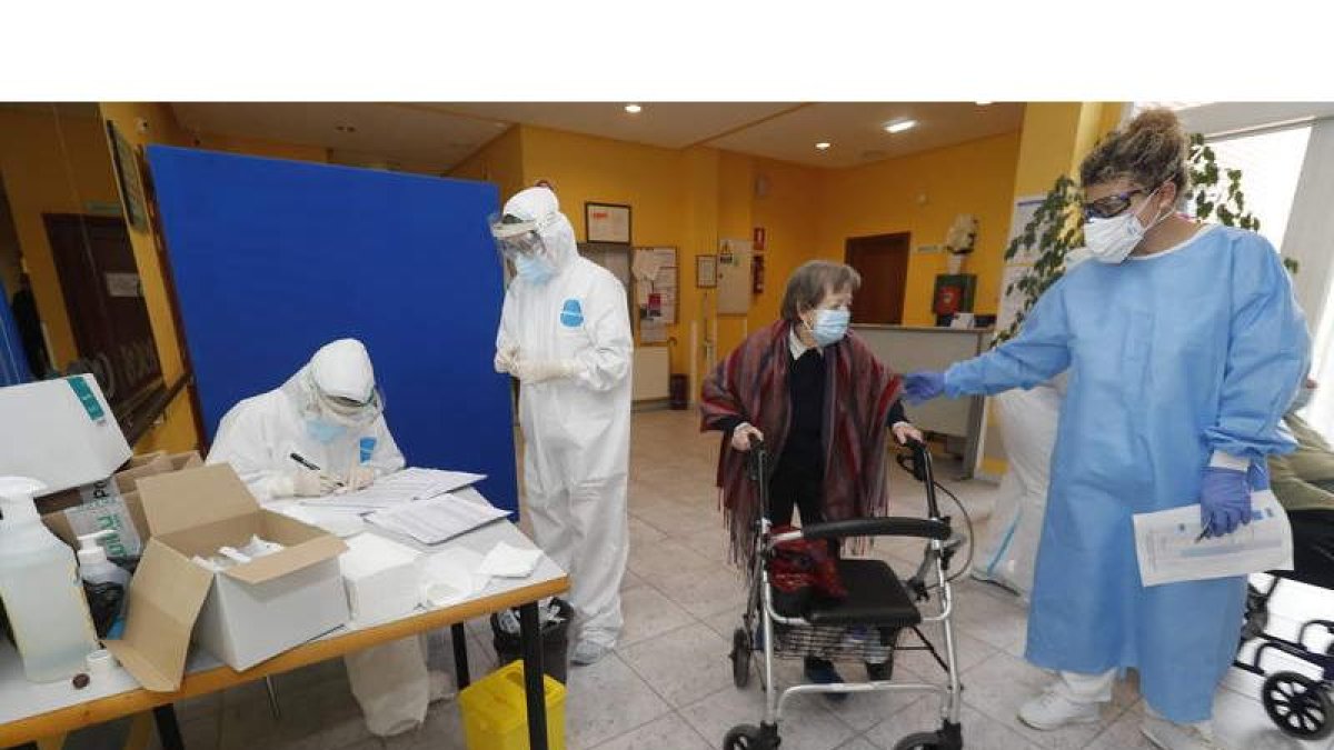 La pandemia ha puesto de relieve que las residencias más pequeñas tienen menos riesgos. JESÚS F. SALVADORES
