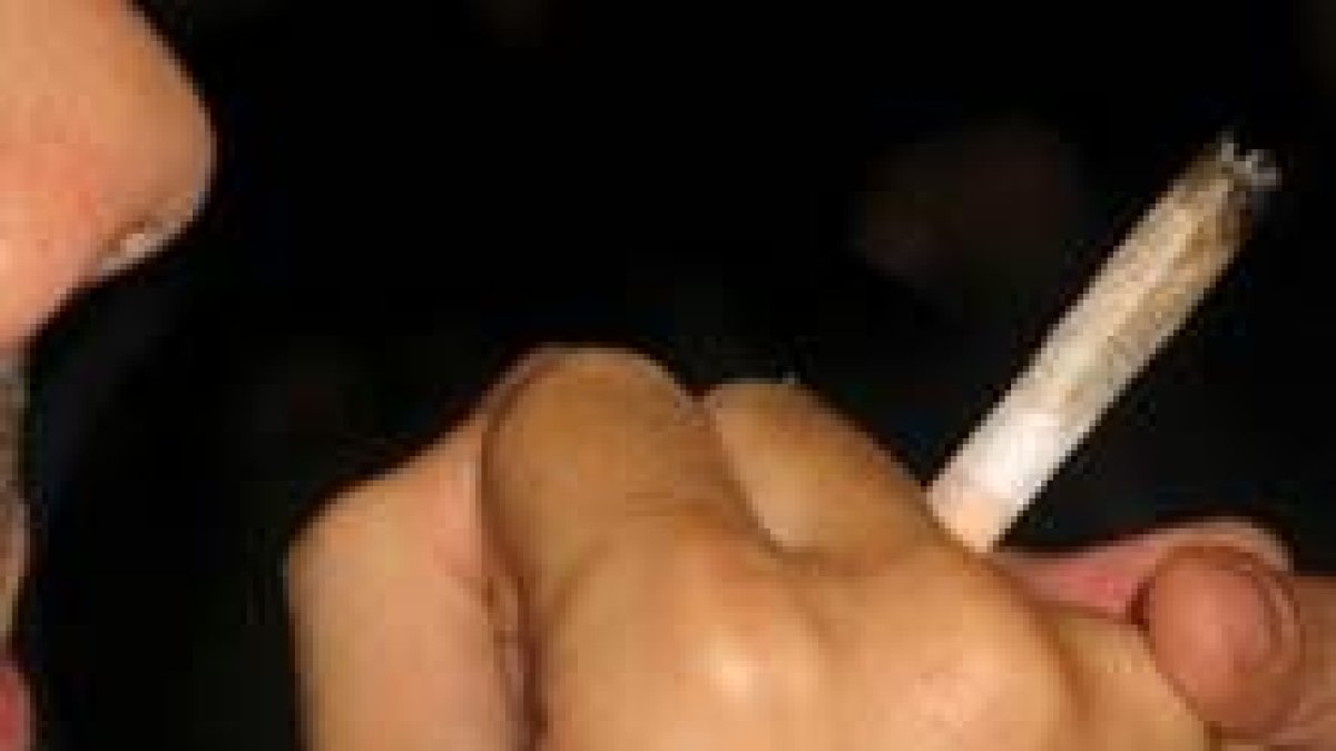 El hachís es ya la tercera droga entre los jóvenes, sólo superada por el tabaco y el alcohol