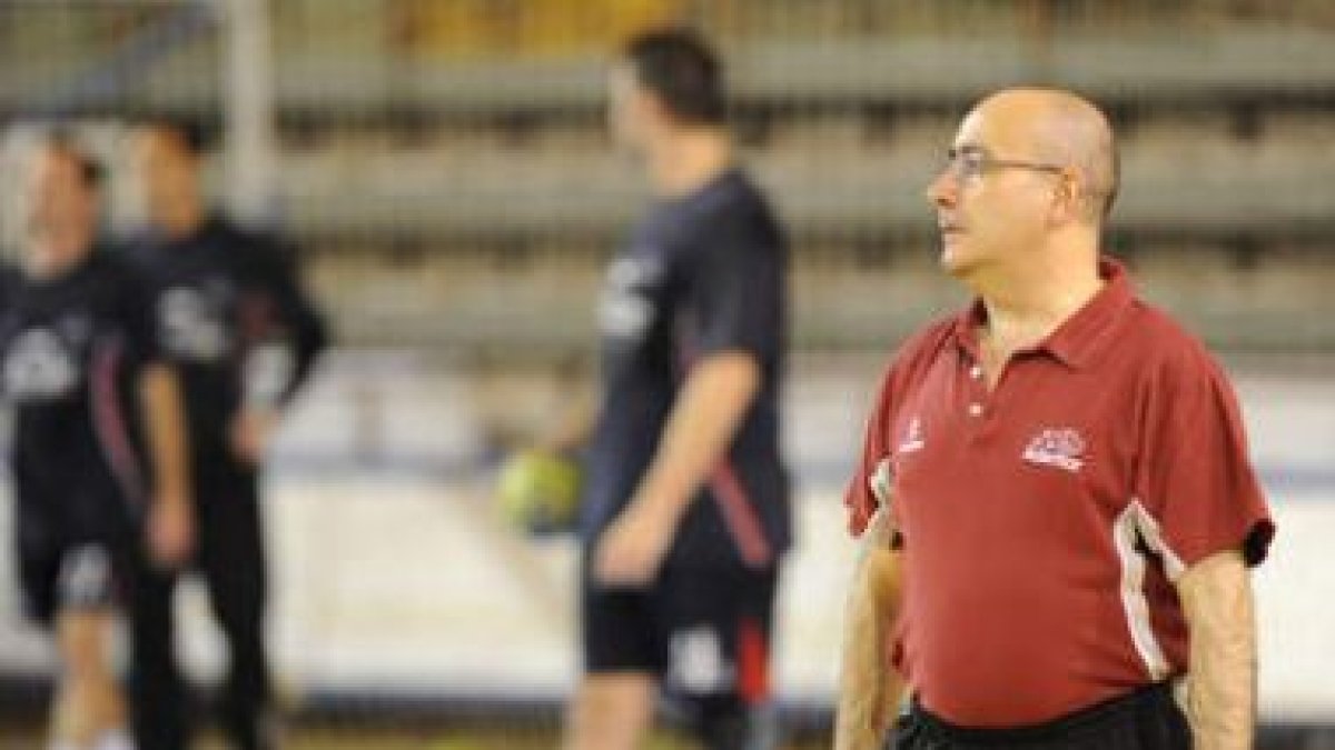 Ribera dirigió ayer el primer entrenamiento del Reale Ademar tras las vacaciones navideñas.