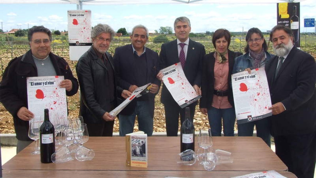 Los organizadores del Premio de Relato Corto ‘El amor y el vino’.