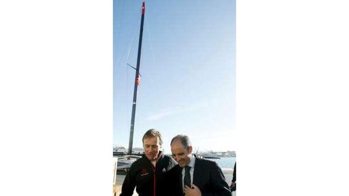 Camps, ayer con el presidente del sindicato Alinghi.