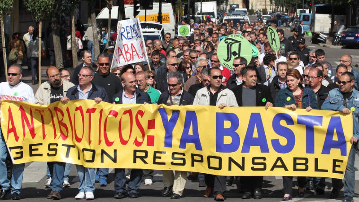 La plantilla de la empresa leonesa en las protestas de primavera, por los impagos y la falta de actividad de Antibióticos.