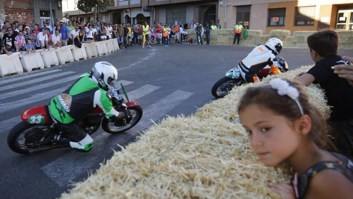 La imagen recoge los entrenamientos del Gran Premio de Velocidad de La Bañeza.
