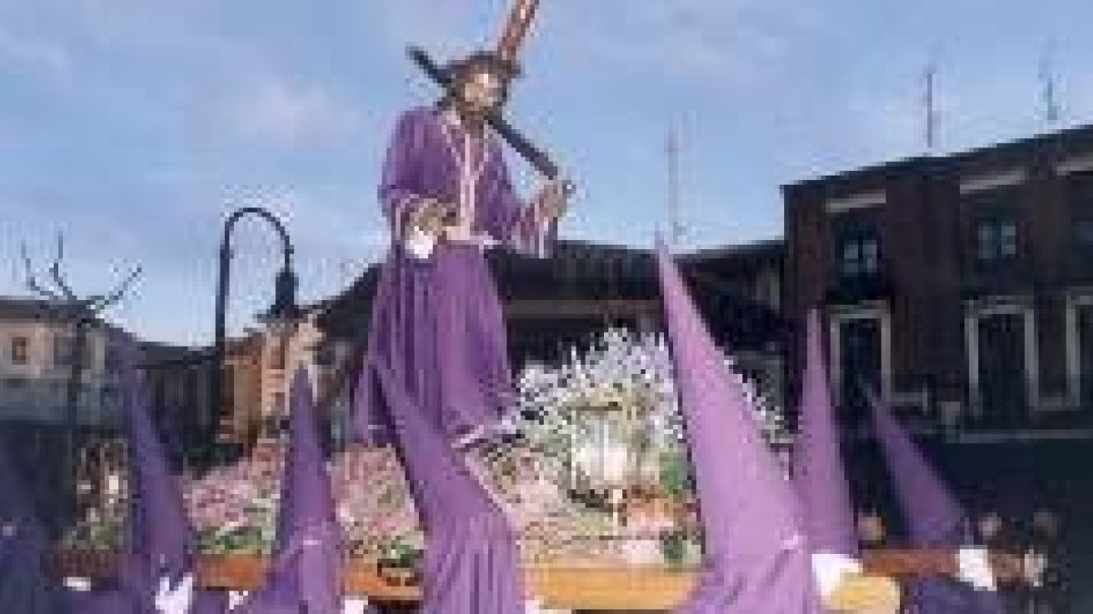 Imagen de El Nazareno en procesión, en una foto de archivo