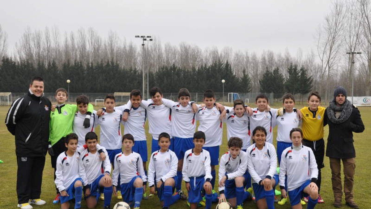Formación del equipo de la Casa de Asturias que milita en la 2.ª División Provincial Infantil.