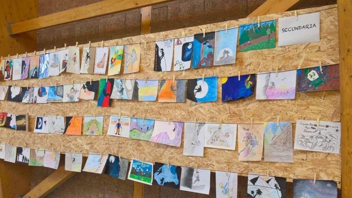 El pabellón acogió la muestra de dibujos infantiles. CAMPOS