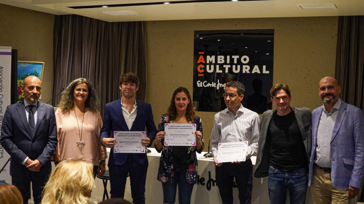 El acto de entrega de los Mecenas Legionensis se celebró ayer en El Corte Inglés. MIGUEL F. B.