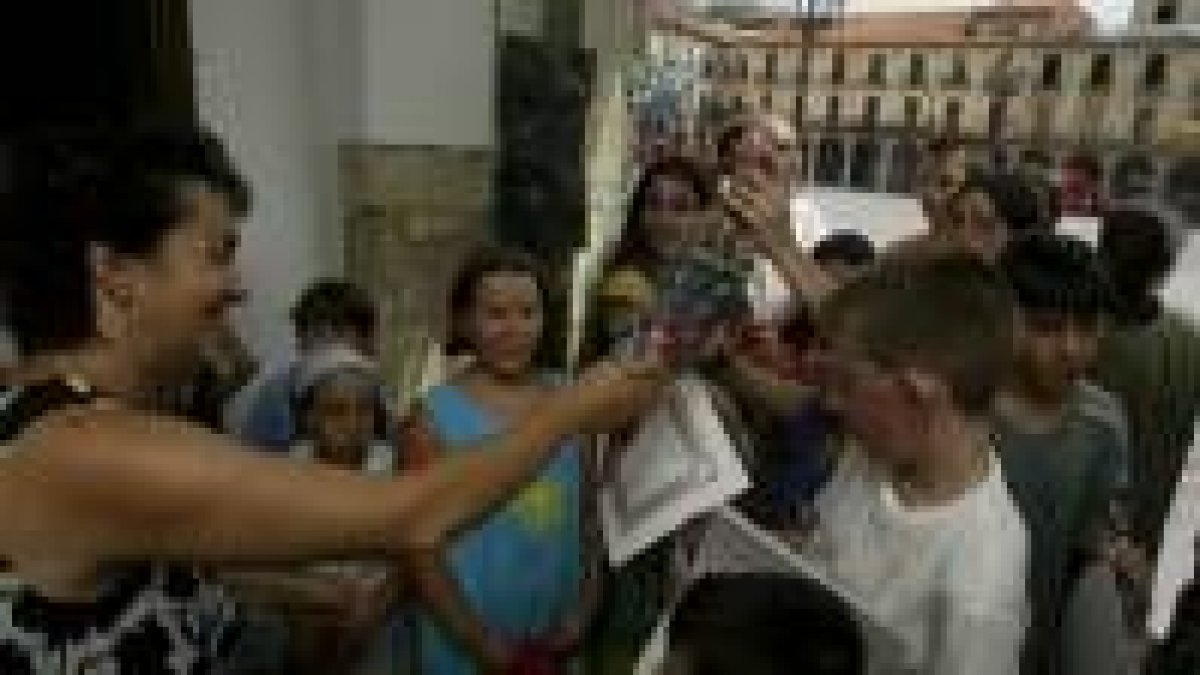 Covadonga Soto entregó diplomas a 90 niños inciados en las artes plásticas