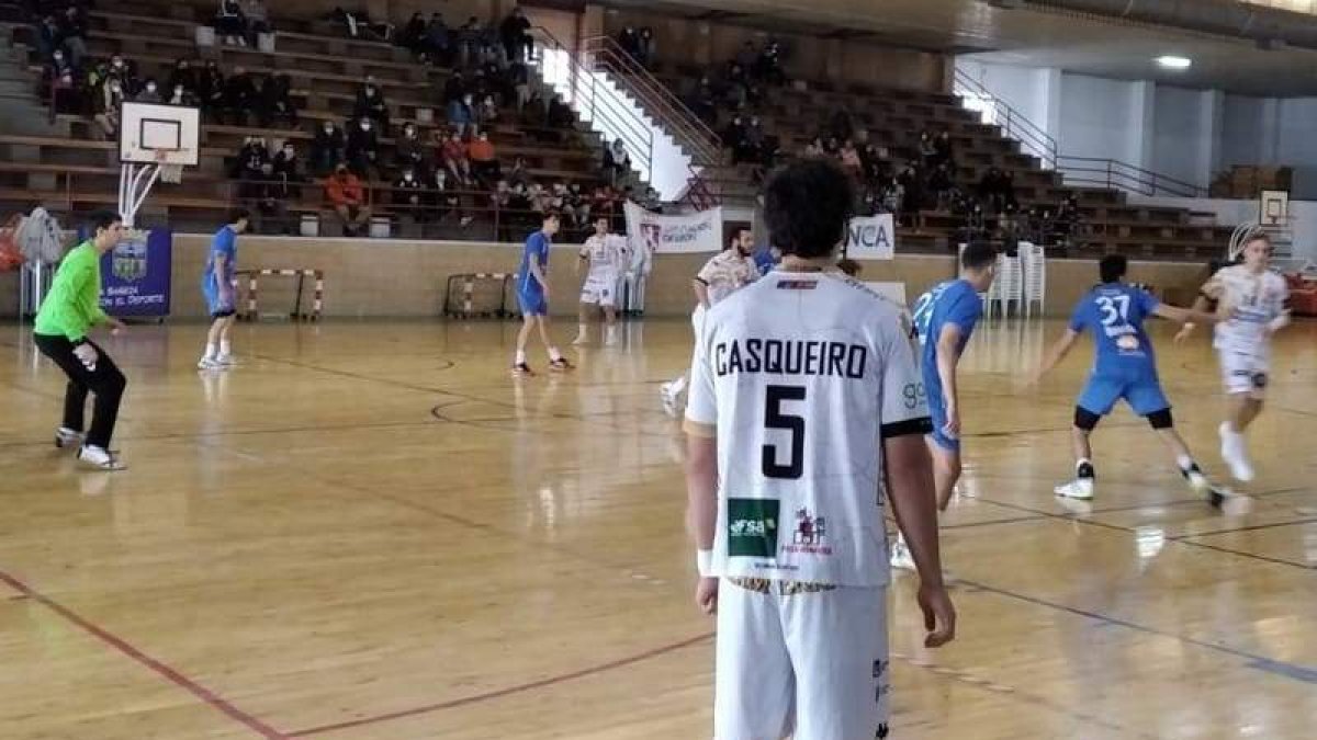 El Abanca Ademar no pudo con el Atlético Valladolid en su primer test de pretemporada. ADEMAR