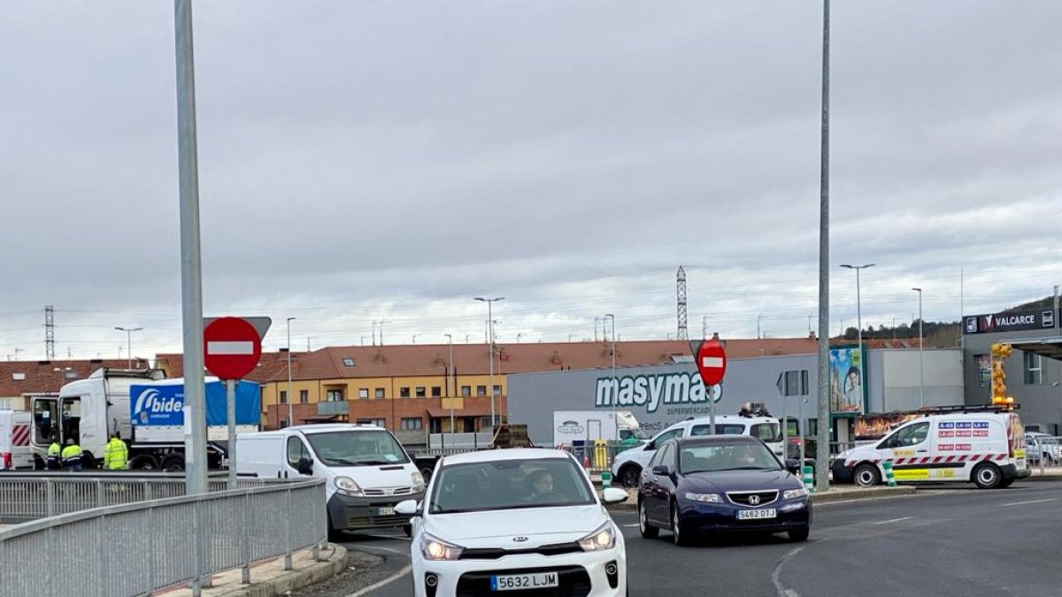 Retención en el entorno del parque comercial Reino de León. M.Á.Z.