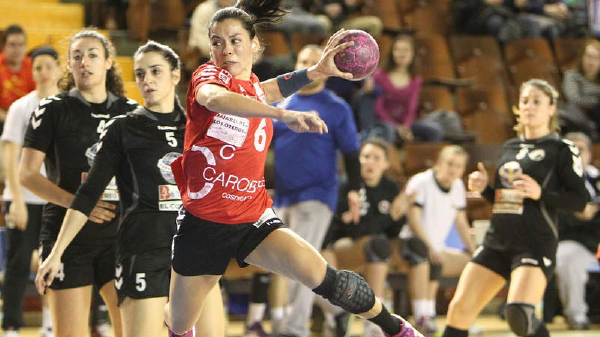 Raquel Caño llega al compromiso con el Elche como máxima goleadora de la Liga.