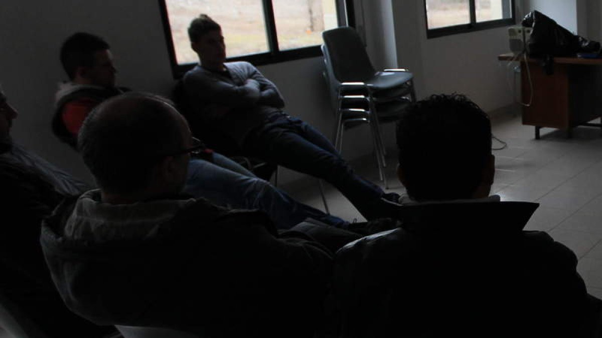 Grupos de terapia en Proyecto Hombre. LUIS DE LA MATA