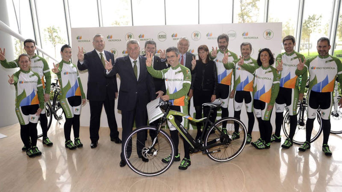 El manifiesto se traslada en bici hasta París.