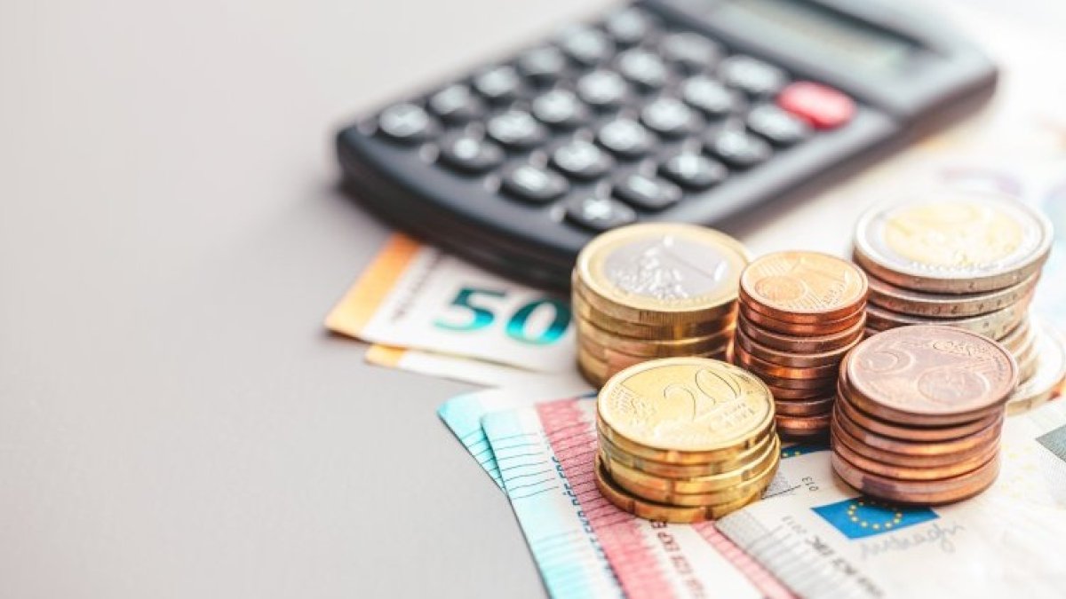 El tramo más bajo, para rendimientos iguales o inferiores a 670 euros mensuales, parte de una cuota de 230 euros. DL