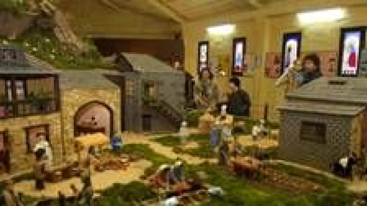 Las escenas del nacimiento de Cristo se alternan con las profesiones del Bierzo