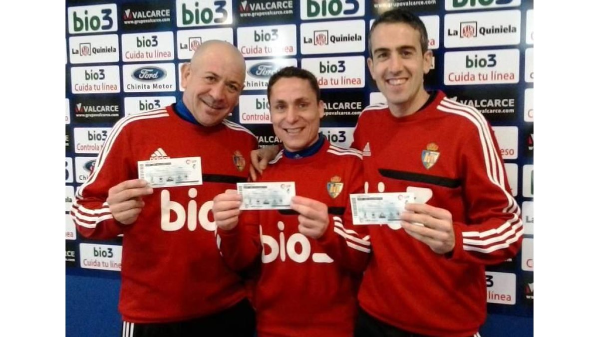 El cuerpo técnico ya retiró sus entradas de acompañante.