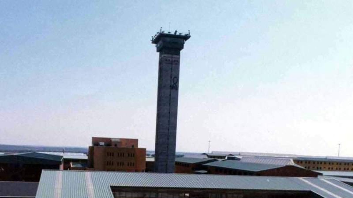Imagen del exterior de la cárcel salmantina de Topas. DL