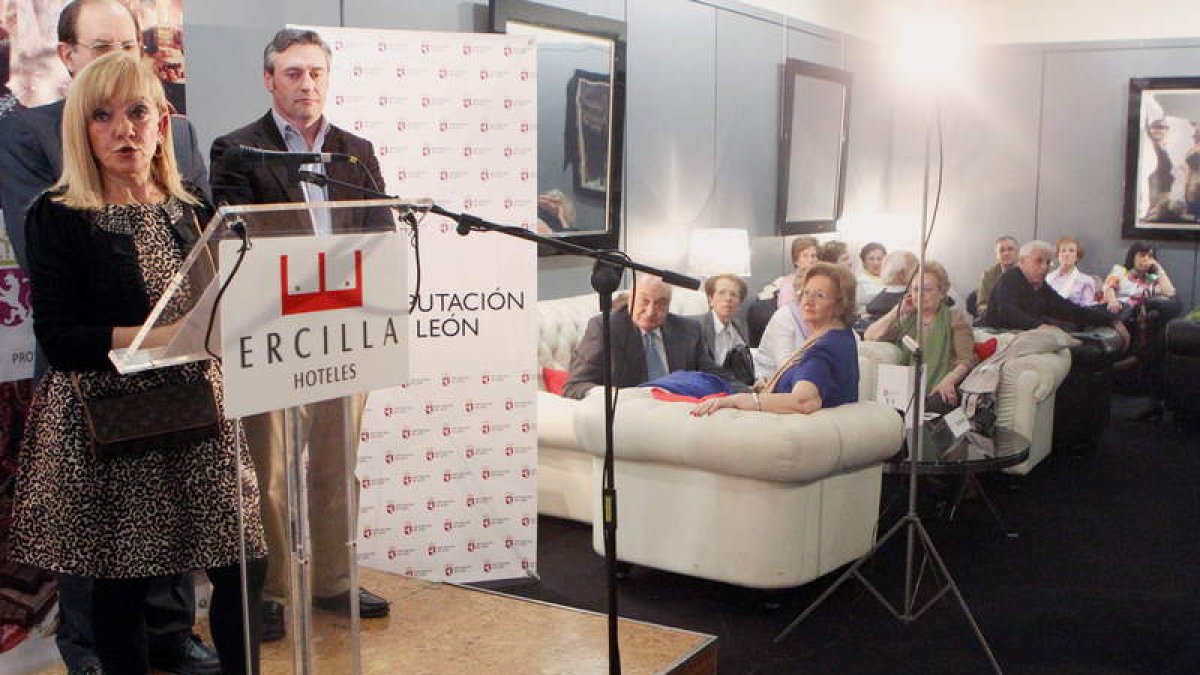 Isabel Carrasco en su intervención ante la colonia leonesa en Bilbao.