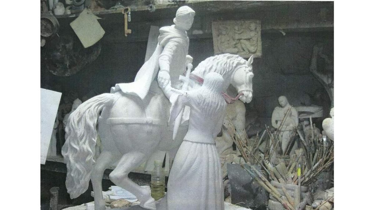 Molde de la escultura que presidirá la rotonda de El Barrón.