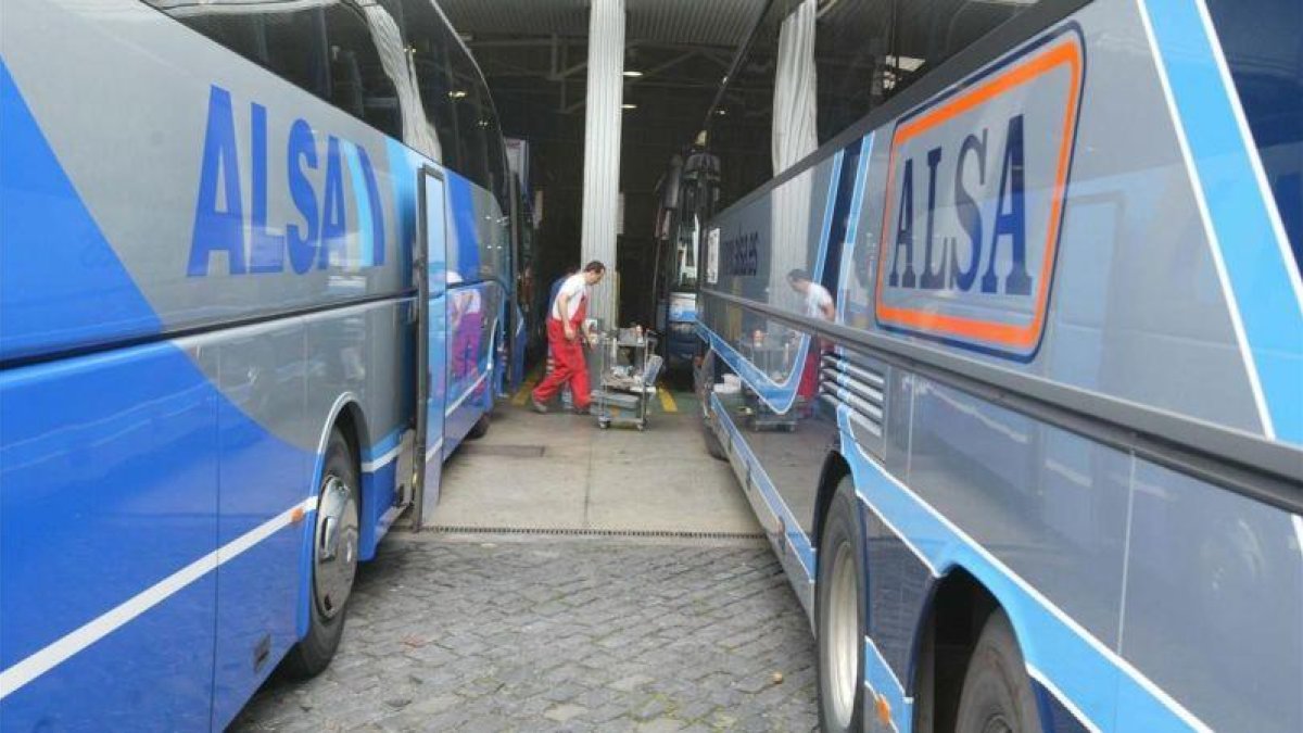 Autobuses de a de flota de Alsa.