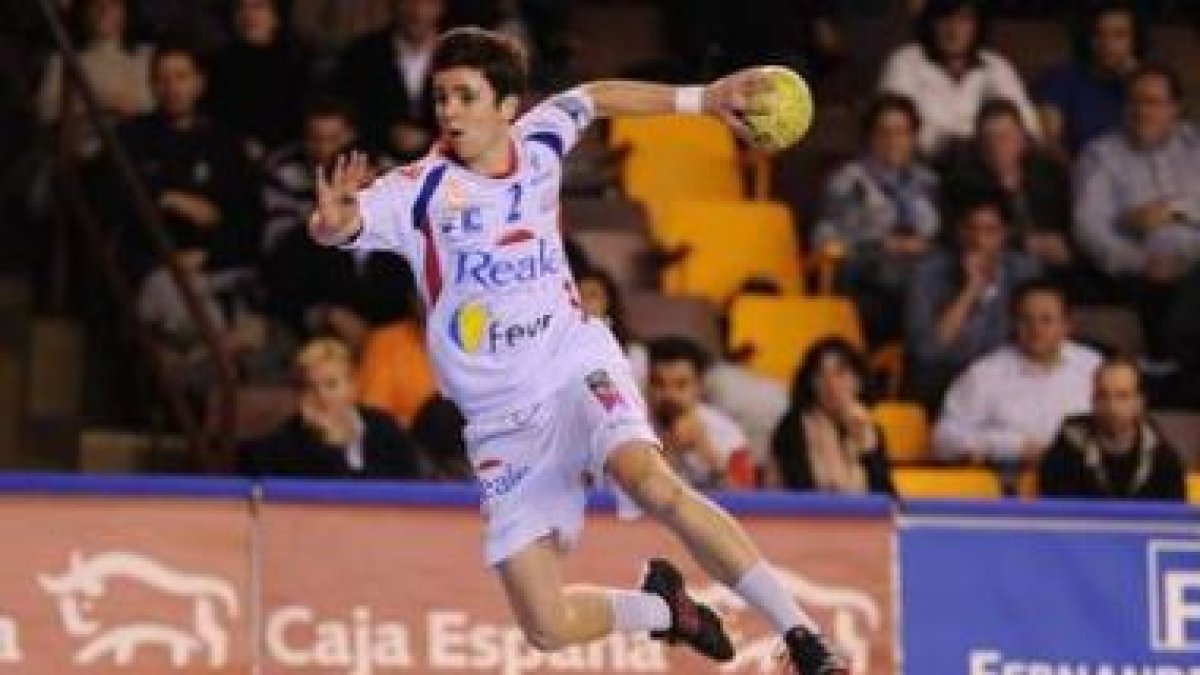 Cabanas, en la foto, Carrillo y Goñi son los tres canteranos que subirán al primer equipo del Ademar