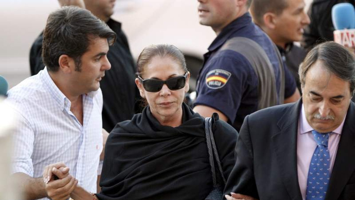 Isabel Pantoja, a su llegada a la Ciudad de la Justicia de Málaga esta misma semana.