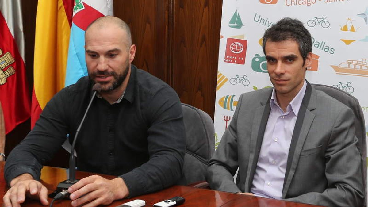 Manolo Martínez, junto a Sergio Gallardo.