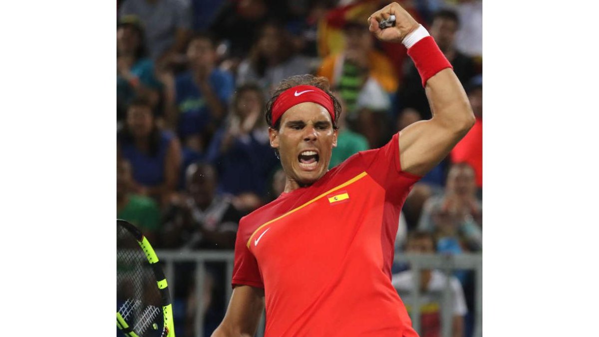 Rafa Nadal celebra la victoria ante el italiano Andreas Seppi. FERNANDO MAIA