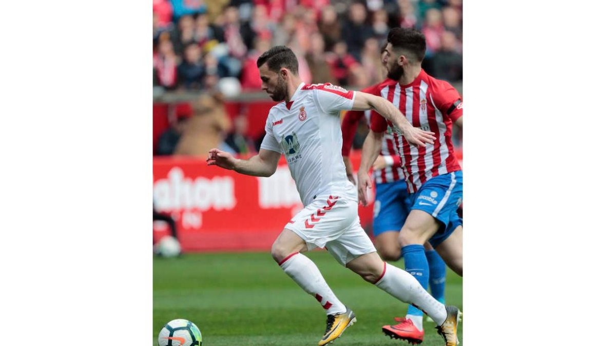 Rodri gozó de esta clarísima ocasión de gol en el primer minuto que pudo cambiar el sino del partido. AURELIO FLÓREZ