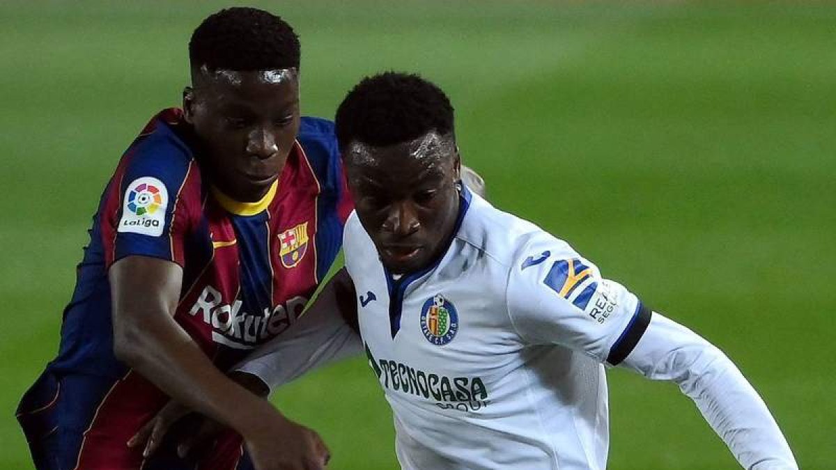 Sabit Abdulai con la elástica de club madrileño en su enfrentamiento con el FC Barcelona. GETAFE FC