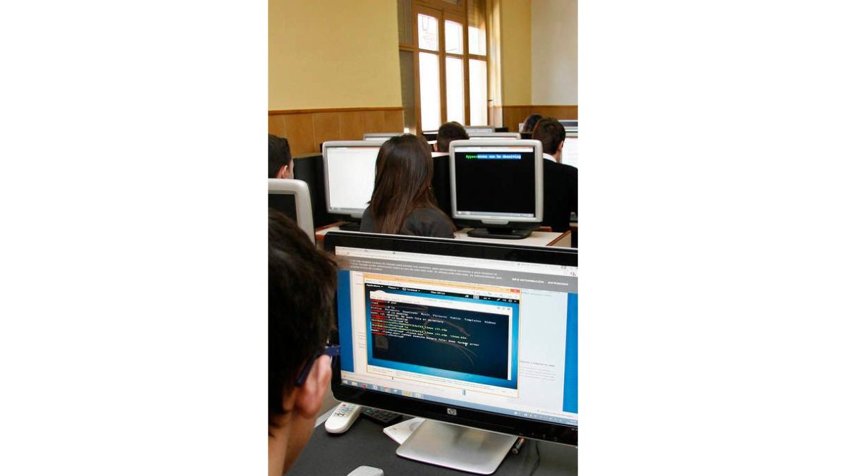 Clase de informática en un colegio de León.