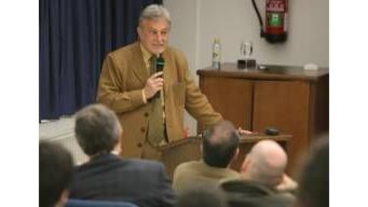 Javier Cacho ofreció una conferencia sobre la Antártida