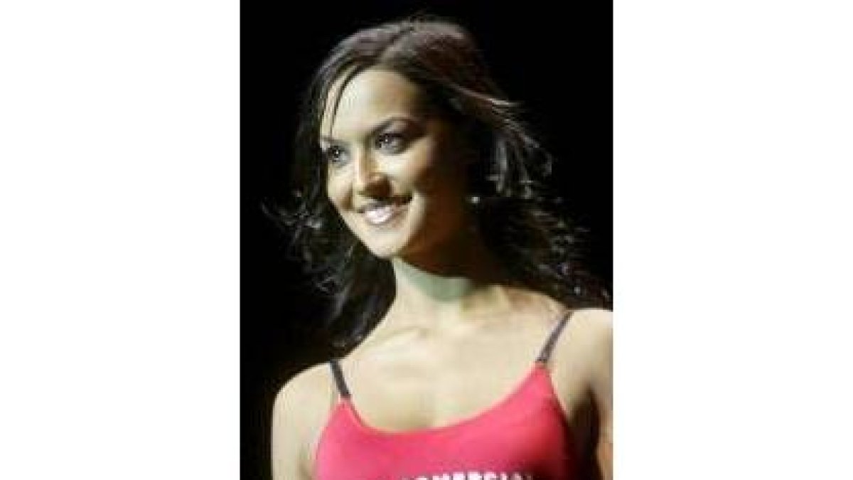 La nueva Miss León, María del Pilar Ibáñez Reguera, en un instante del pase con ropa de sport
