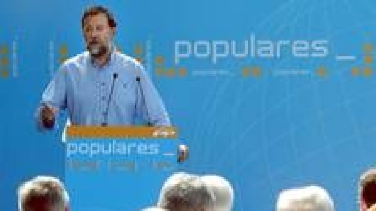 Mariano Rajoy, ayer, durante su intervención política en Ribadumia